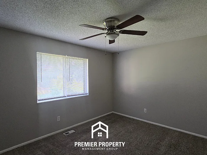 2442 Soundview Ct — Photo 9