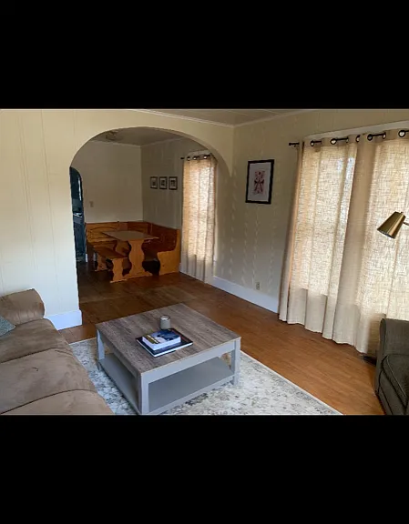 917 E 2nd St — Photo 5