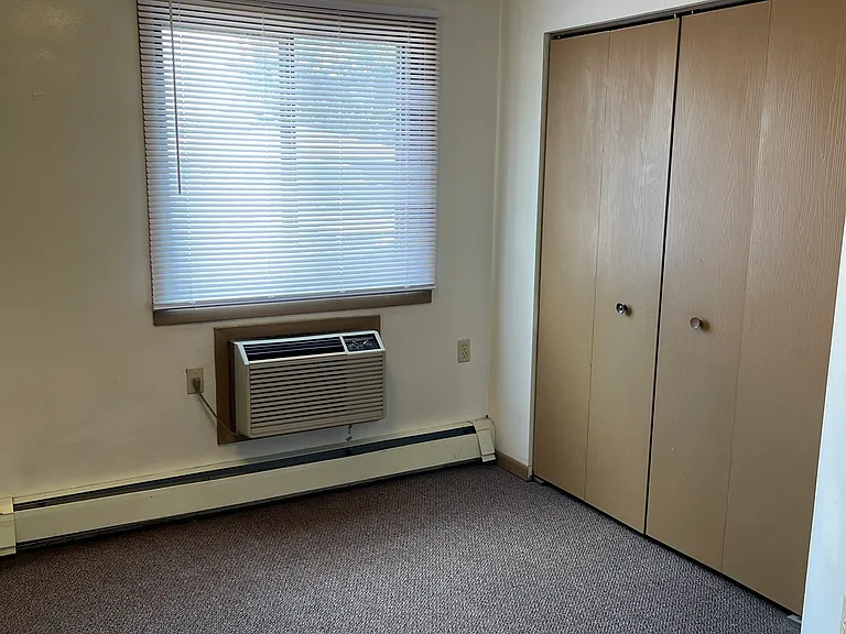 932 E Washington St #6 — Photo 7