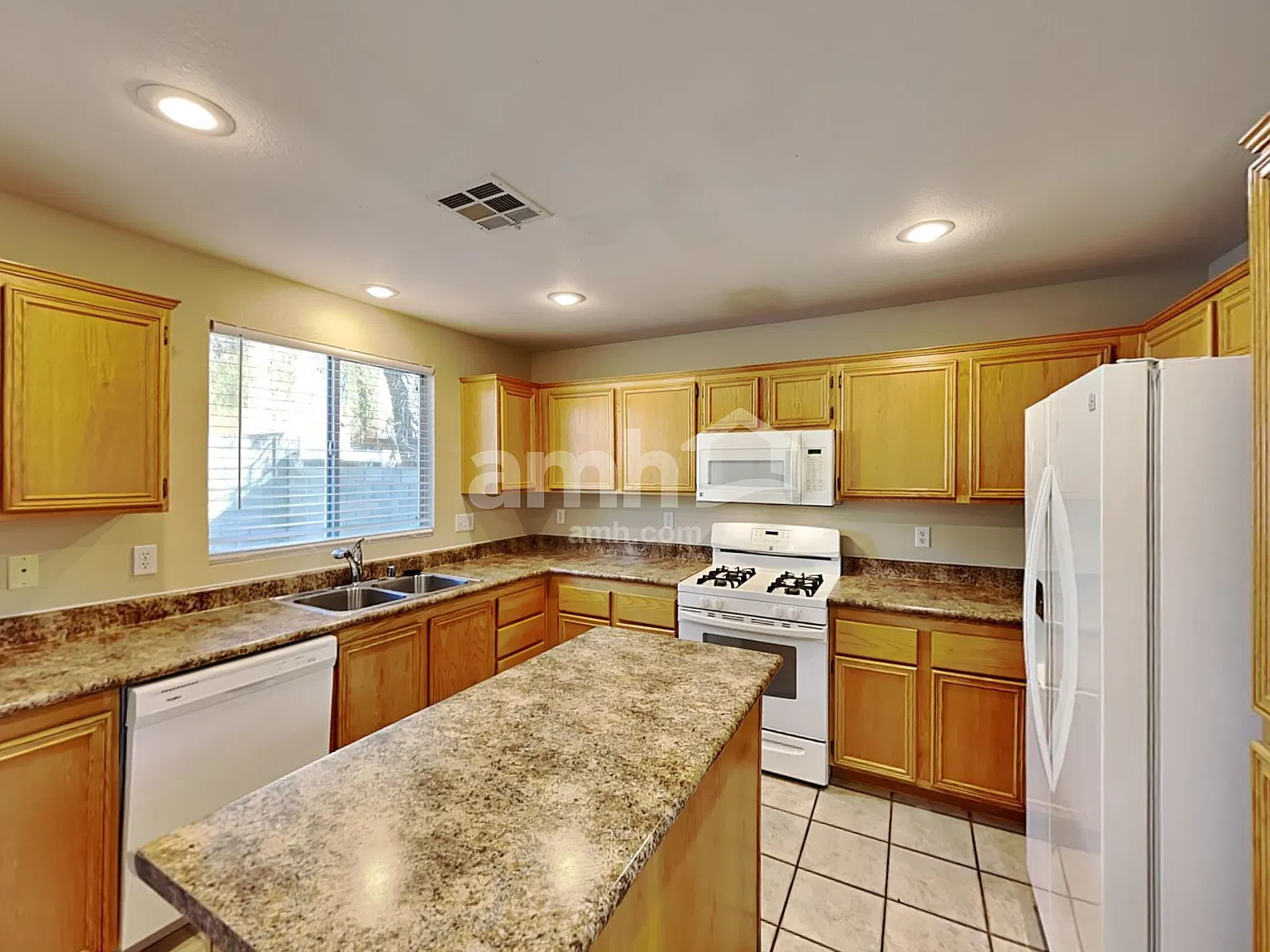 5 bed, 2.5 bath, 2041 sqft, $2,750 — Photo 3