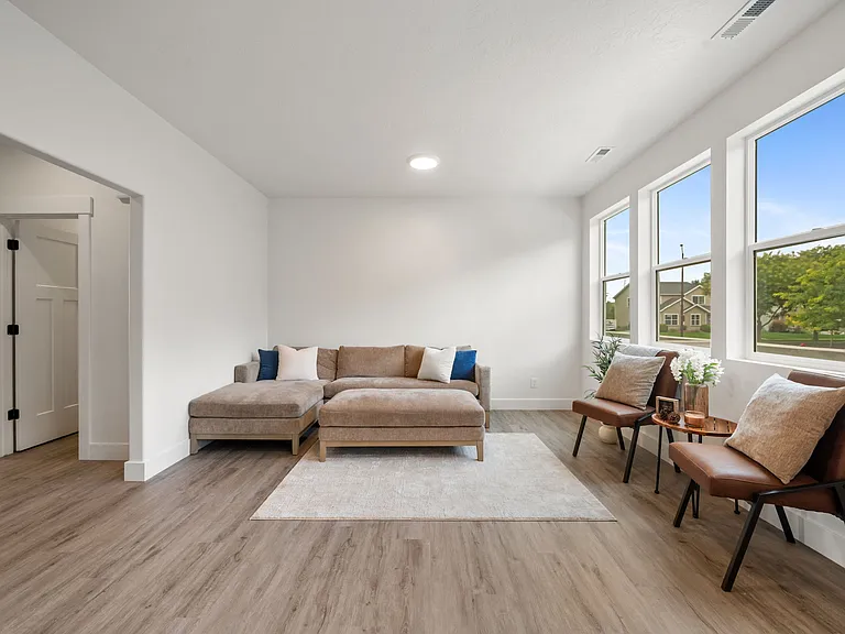 737 S Harrison Dr — Photo 13