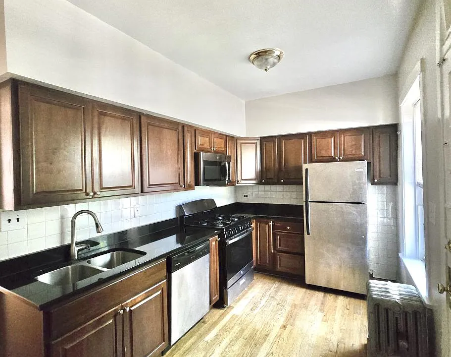 552 Elmwood Ave #3