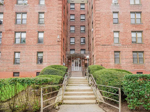 2650 East 13th Street image 2 of 28