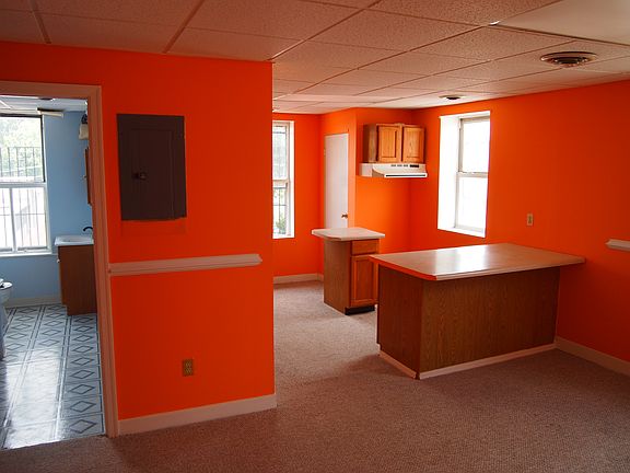 3rd image of 610 W Broadway