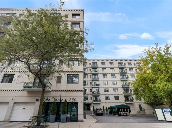 680 N Green St APT 412, Chicago, IL 60642