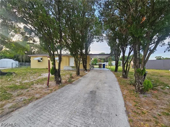 423 Morgan Cir S, Lehigh Acres, FL 33936