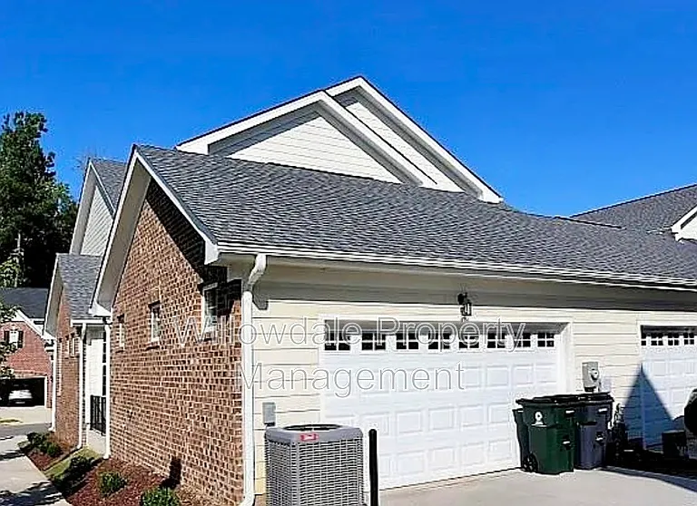 100 Spring Pine Ln — Photo 23