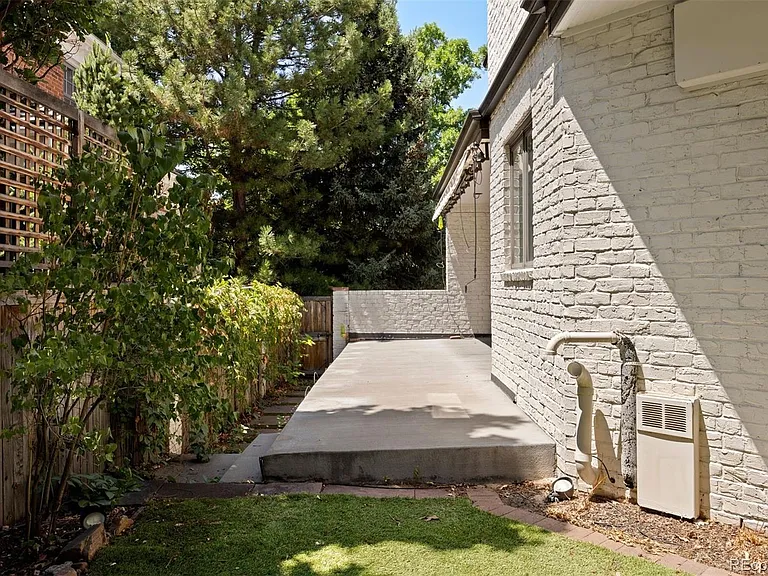 290 Madison St — Photo 44