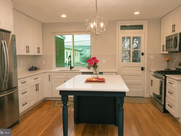 118 Lynhaven Dr, Alexandria, VA 22305