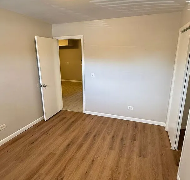 1119 E Algonquin Rd #2 — Photo 21