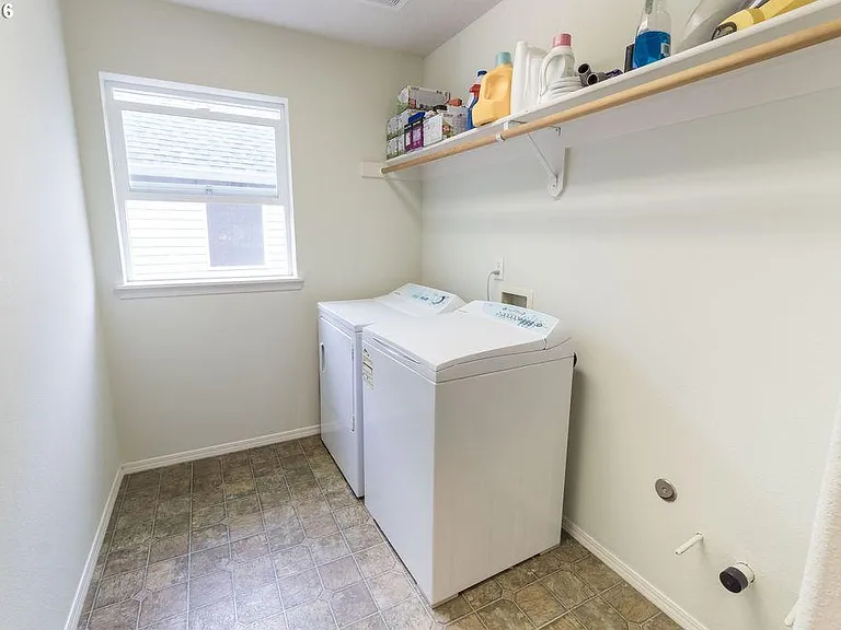 1060 SE Portlandia Ave — Photo 13