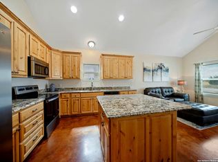 122 Wedge Dr, Bandera, TX 78003