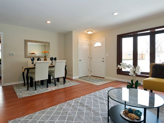 5th image of 8841 Oak Park Ave