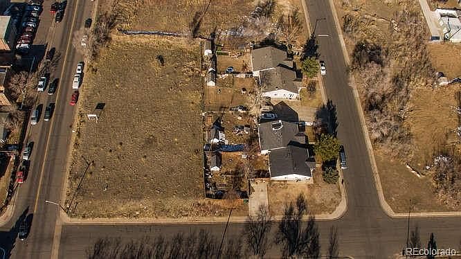 2nd image of 1270 Yosemite St