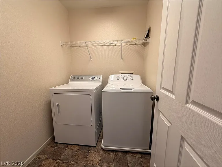 469 Royal Bridge Dr — Photo 14