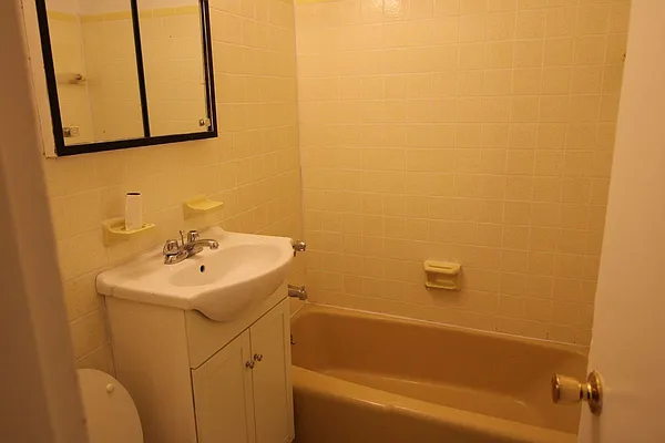 Rented by America Mecca Realty LLC | media 9