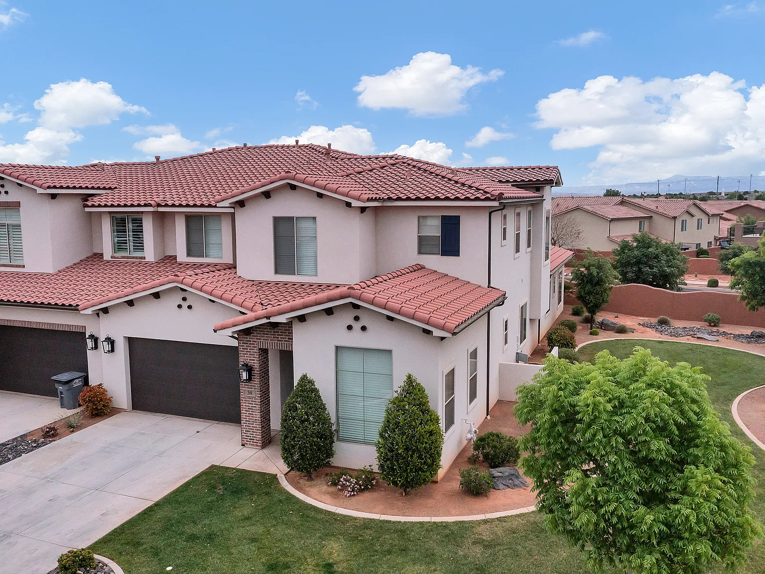 5 bed, 3820 sqft, $8,000 — Photo 1