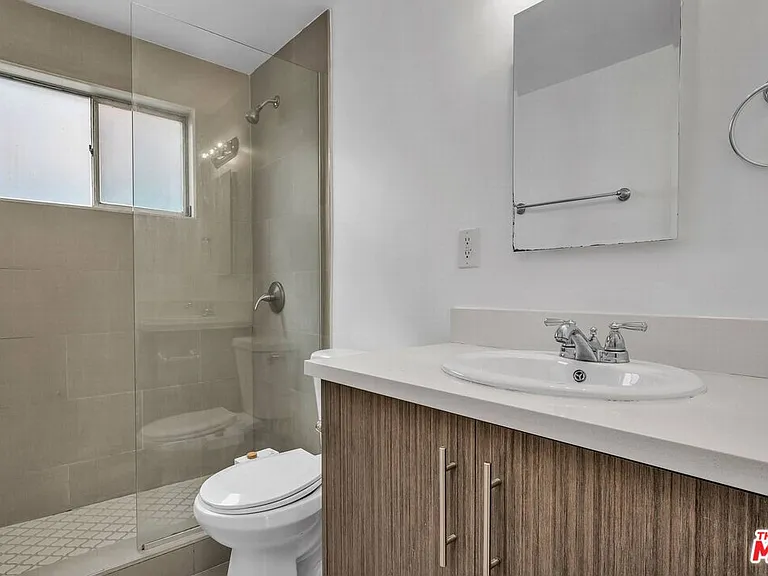 149 S Hayworth Ave #1 — Photo 8