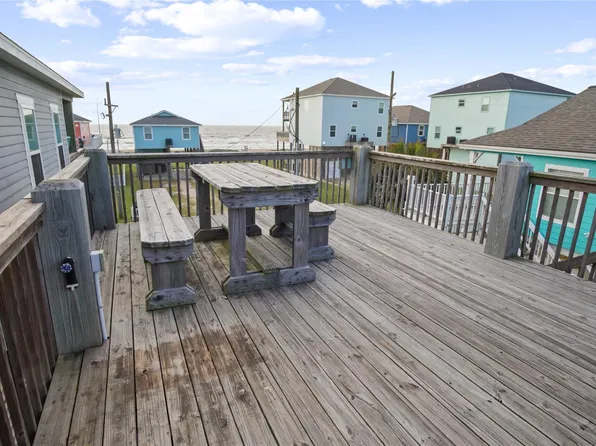 1811 Redfish Ln, Crystal Beach, TX 77650