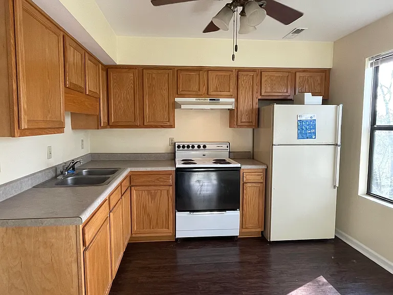 2221 Eastgate Ave NE — Photo 2
