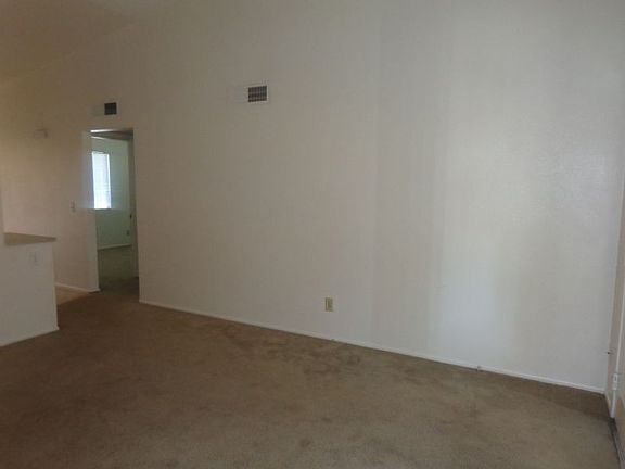 5th image of 410 E Wickieup Ln