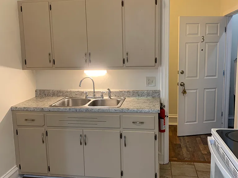 552 High St #3 — Photo 3