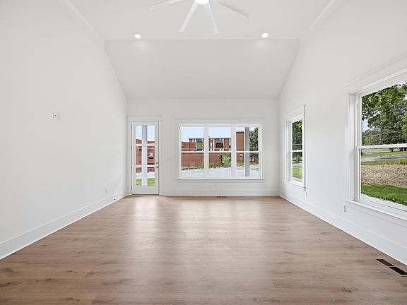4th image of 358 Thomas Rd