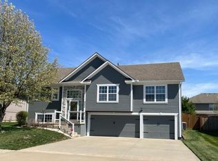 9020 SW 10th St, Blue Springs, MO 64064