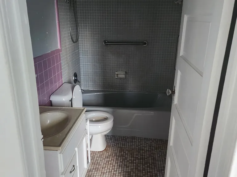 3701 Greenway Ct E — Photo 8