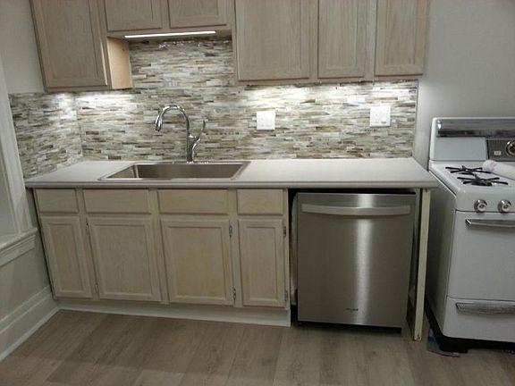 3rd image of 900 N Fairfield Ave #2