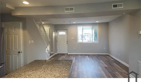 2800 W Garrison Ave — Photo 8