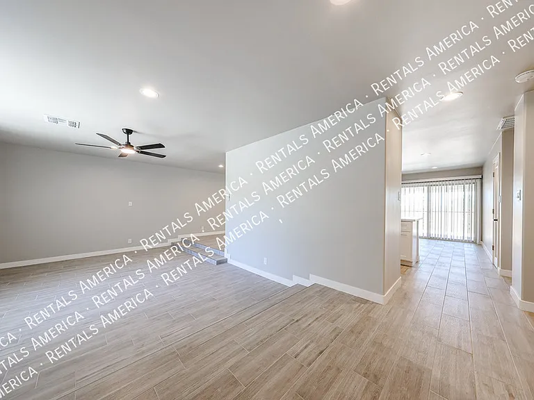1704 E Pickrell Dr — Photo 17