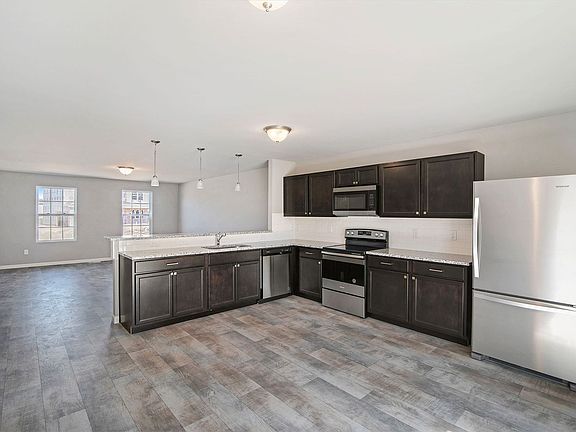 4th image of 7132 Primrose Ln