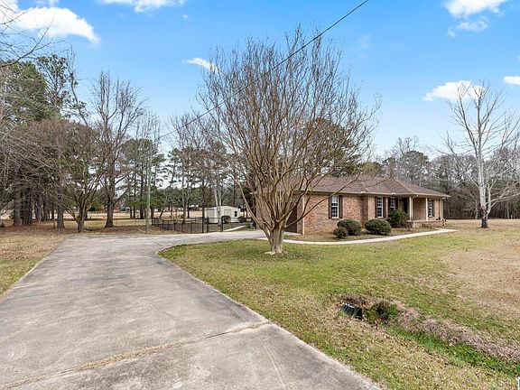 5th image of 615 Maple St