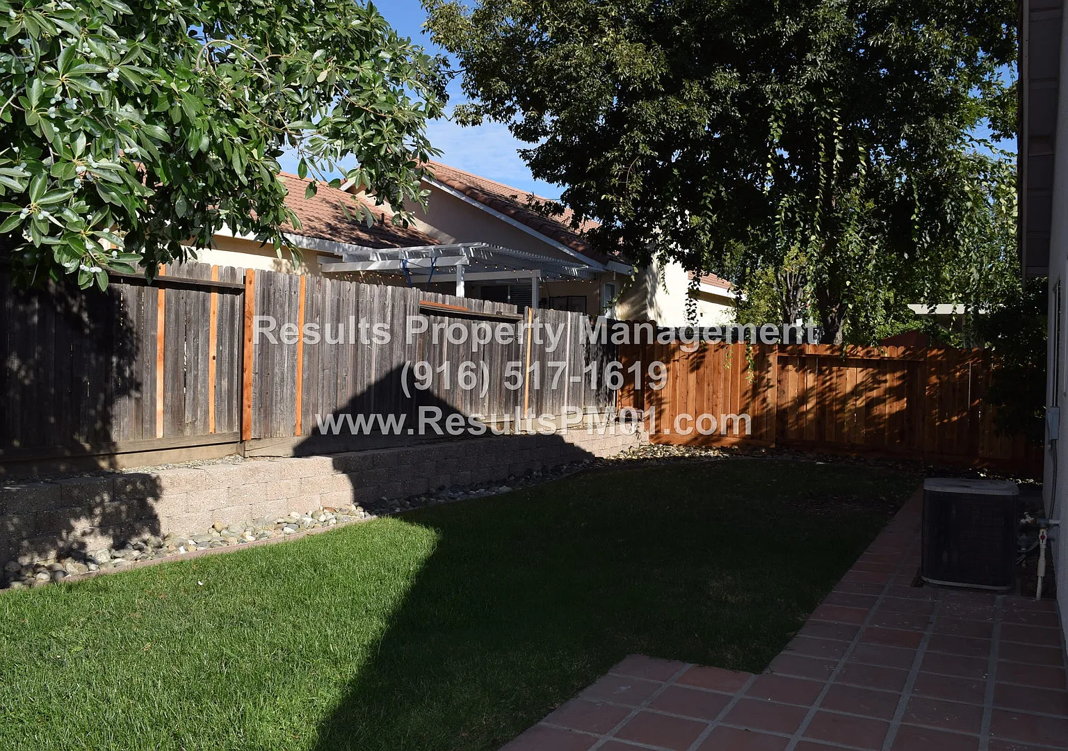 Lovely 3 Bedroom - Heart of Roseville — Photo 4