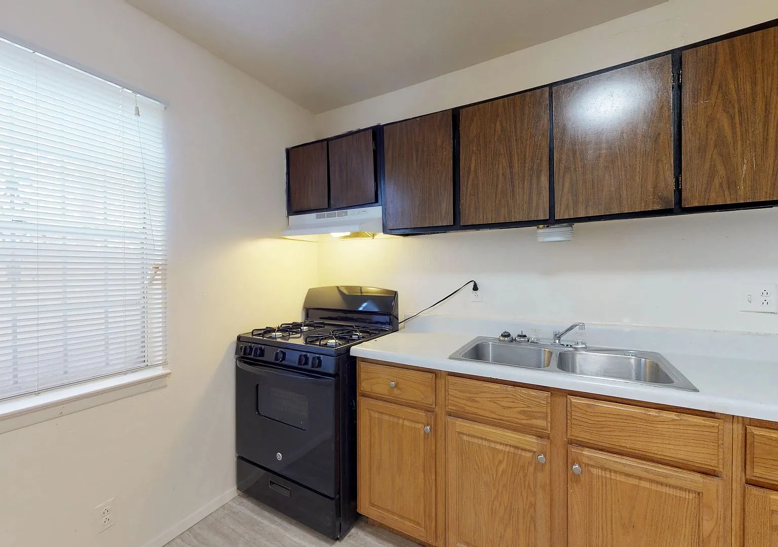 Zodiac Apartments — Photo 1