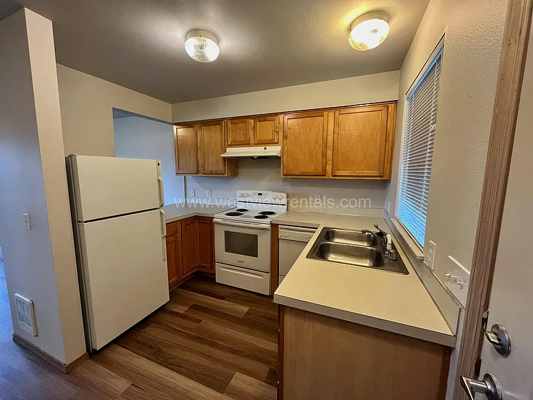 135-139 Prince Ave — Photo 265