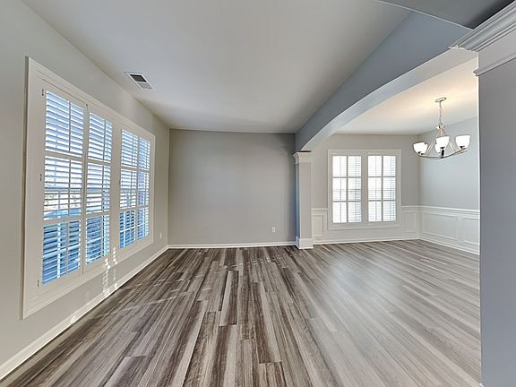 4th image of 112 Charing Pl