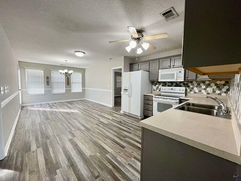 321 Deerfield Cir — Photo 13