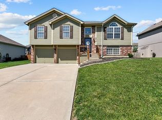 9016 NE 103rd St, Kansas City, MO 64157
