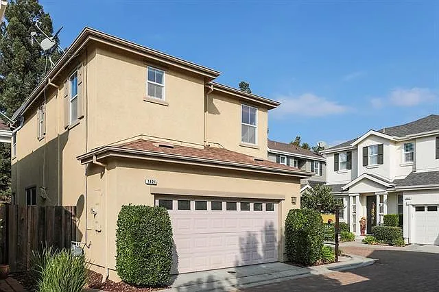 7821 Dickens Way photo 1