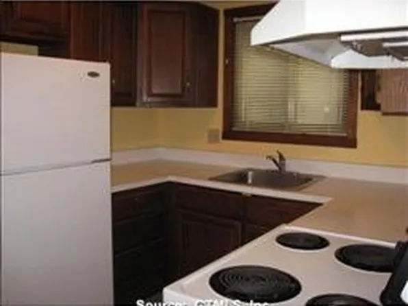 19 Coach Dr, Southington, CT 06489