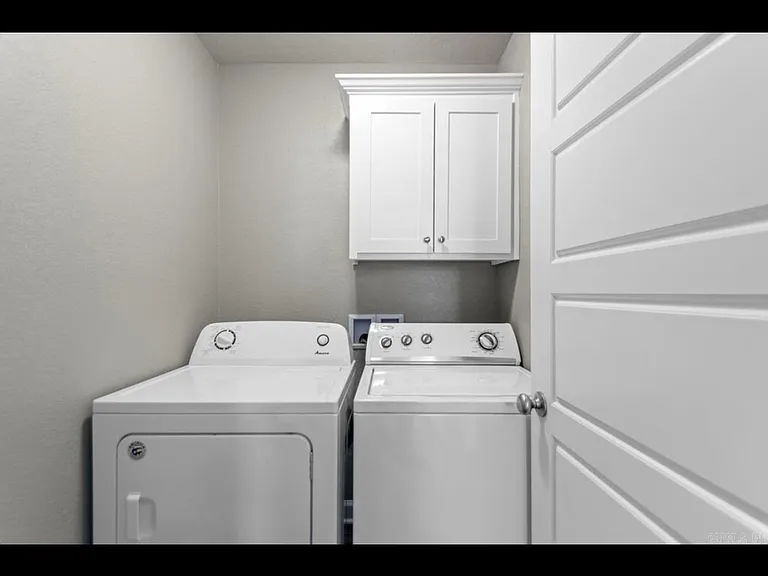 403 Carriage Dr — Photo 7