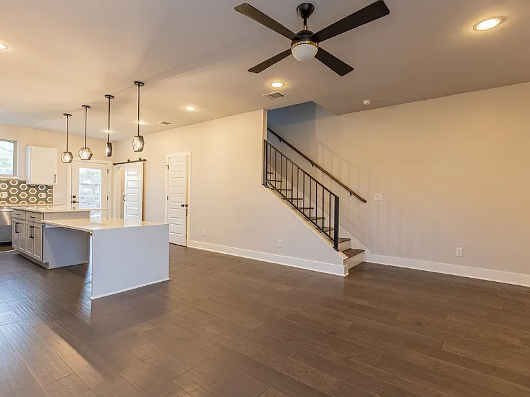 130 Rose Ln #202 — Photo 3