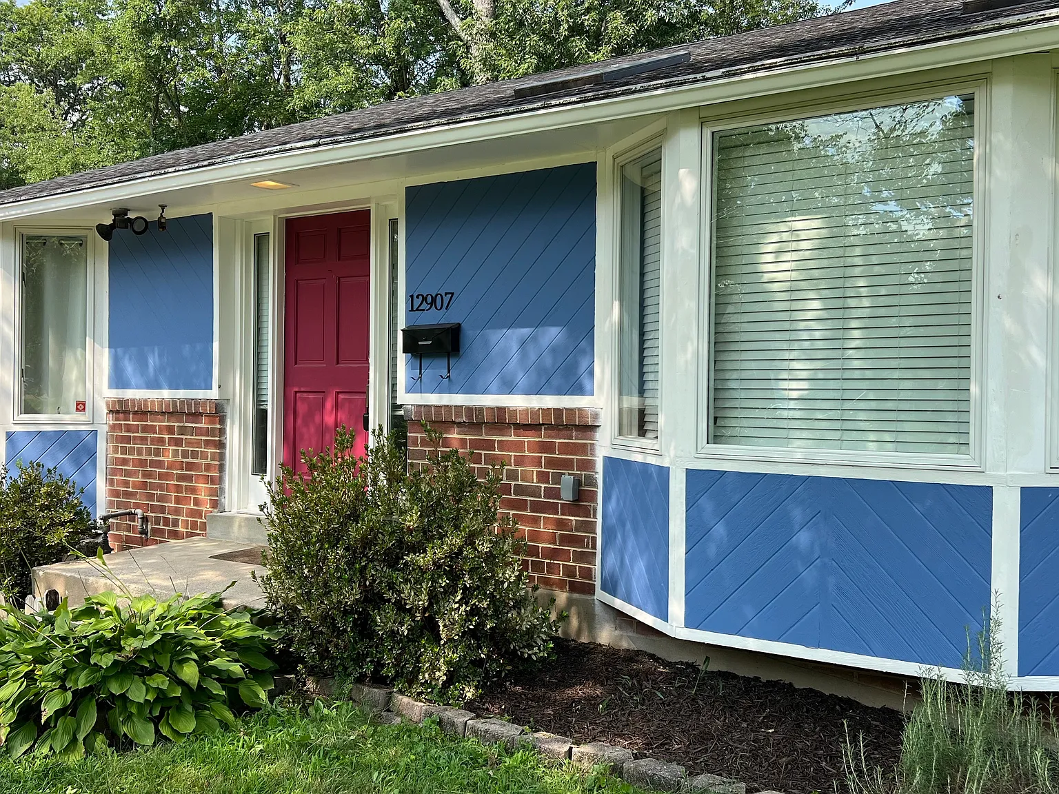 4 bed, 2.5 bath, 2240 sqft, $3,700 — Photo 2
