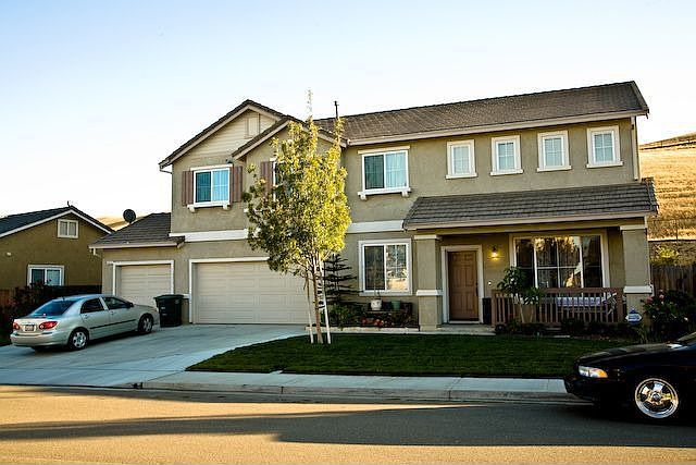 Well maintained yard & home.