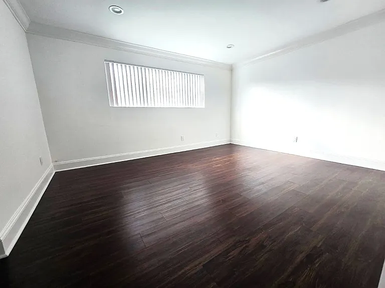1224 S Barrington Ave #201 — Photo 13