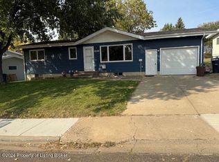 923 Custer St, Dickinson, ND 58601