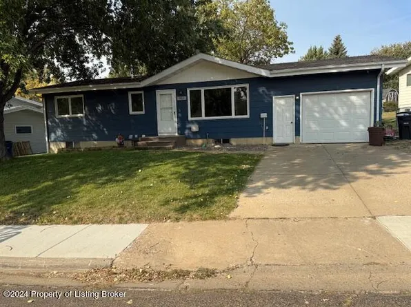 923 Custer St, Dickinson, ND 58601