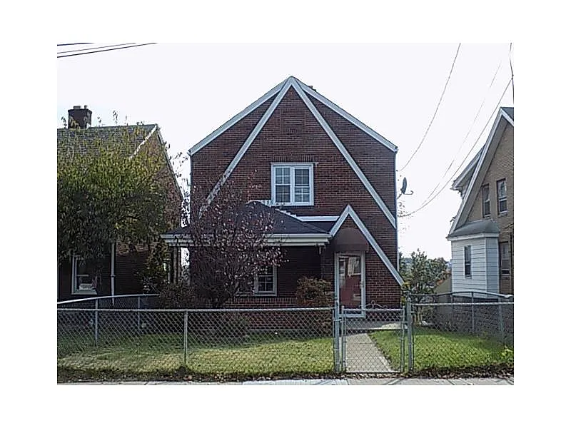 2105 Pioneer Ave photo 1